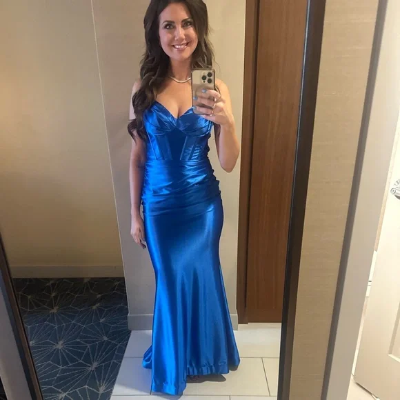 Elegant Blue Satin Evening Gown - Picture 7 of 7